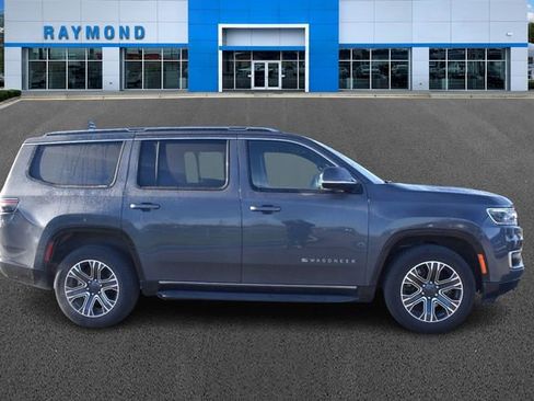 Used 2022 Jeep Wagoneer Series III image 2