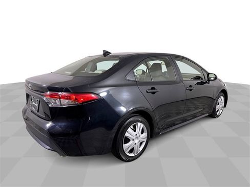 Used 2022 Toyota Corolla LE image 8