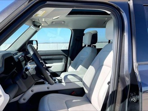 Used 2025 Land Rover Defender 110 S image 30
