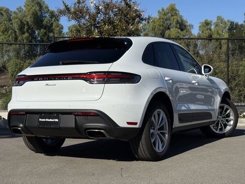 Used 2025 Porsche Macan image 7