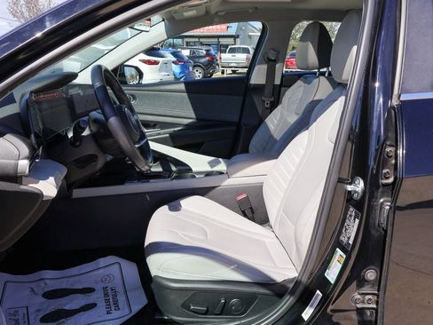 Used 2024 Hyundai Elantra Limited image 7
