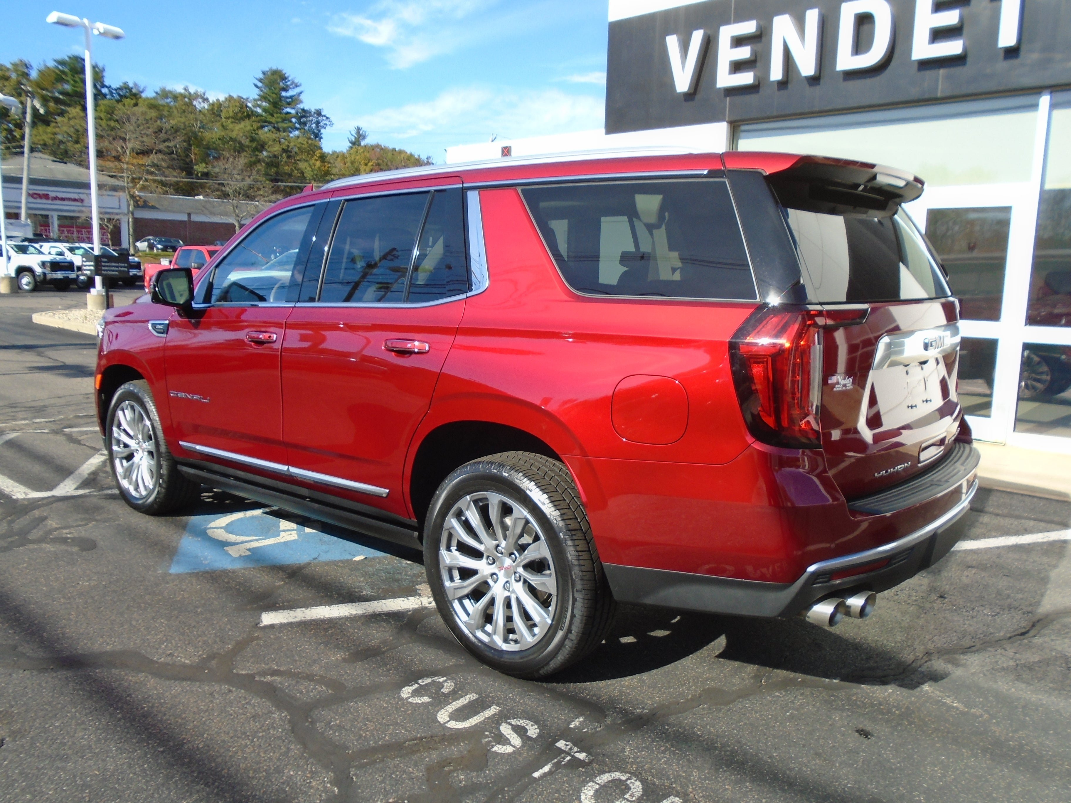 Used 2023 GMC Yukon Denali AWD/4WD image 9