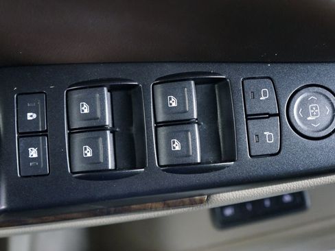 Used 2015 Chevrolet Suburban LT image 24