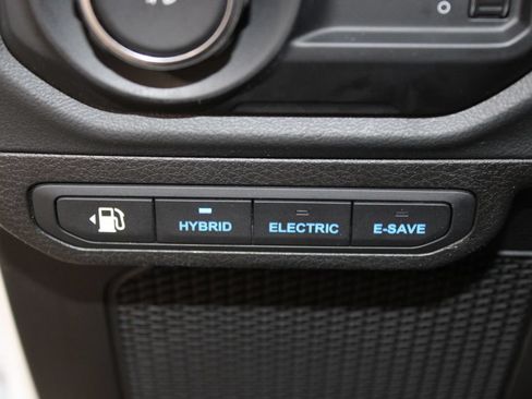Used 2024 Jeep Wrangler Unlimited Rubicon 4xe AWD/4WD image 43