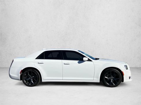 Used 2023 Chrysler 300 Touring L w/ Safetytec Plus Group RWD image 4