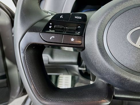 Used 2025 Hyundai Elantra Sport image 15