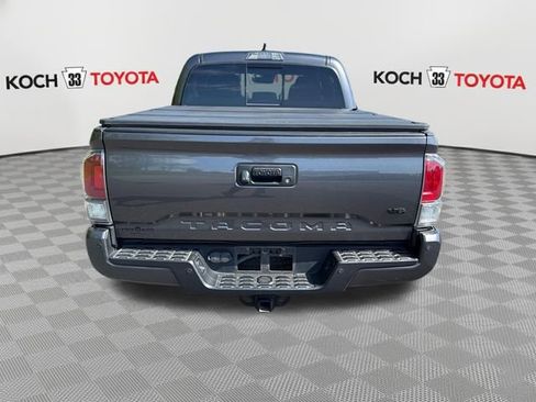 Used 2022 Toyota Tacoma TRD Sport w/ TRD Premium Sport Package AWD/4WD image 7
