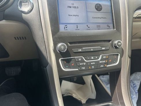 Used 2017 Ford Fusion SE w/ Fusion SE Technology Package image 33