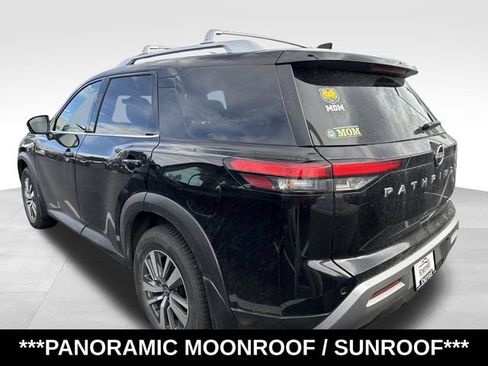 Used 2023 Nissan Pathfinder SL AWD/4WD image 5