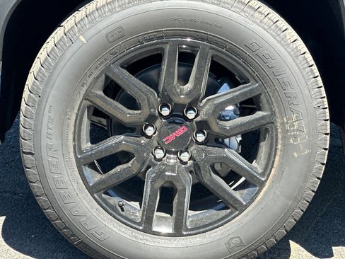 New 2025 GMC Sierra 1500 Elevation image 30