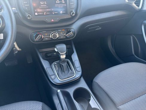Used 2025 Kia Soul LX w/ LX Technology Package FWD image 38