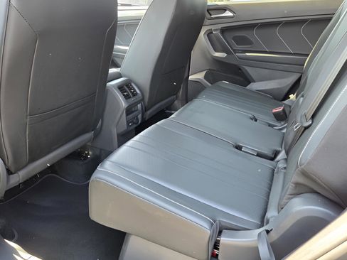 Used 2023 Volkswagen Tiguan SE image 31