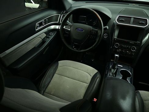 Used 2017 Ford Explorer XLT w/ Equipment Group 202A image 15