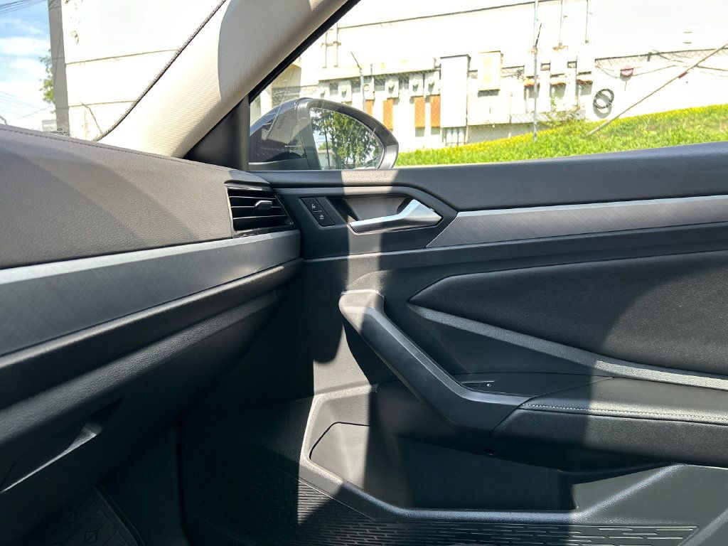 Used 2023 Volkswagen Jetta SE w/ Panoramic Sunroof Package FWD image 22
