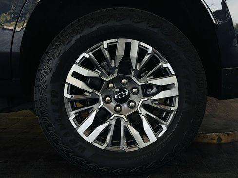 Used 2025 Chevrolet Tahoe Z71 AWD/4WD image 24