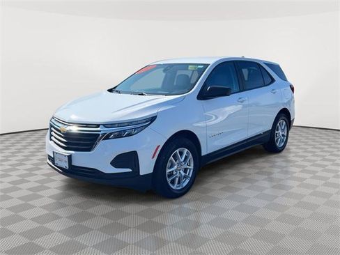 Used 2023 Chevrolet Equinox LS w/ LS Convenience Package image 3