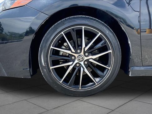 Used 2021 Toyota Camry SE FWD image 11