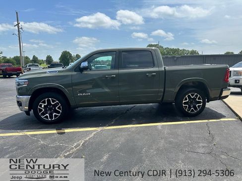 Used 2026 RAM 1500 Laramie AWD/4WD image 4