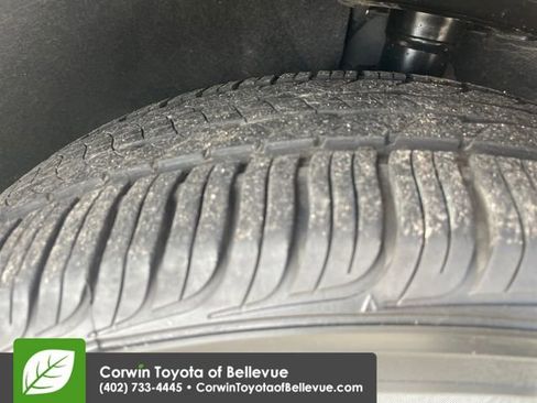 Used 2024 Chrysler Pacifica Touring-L FWD image 27
