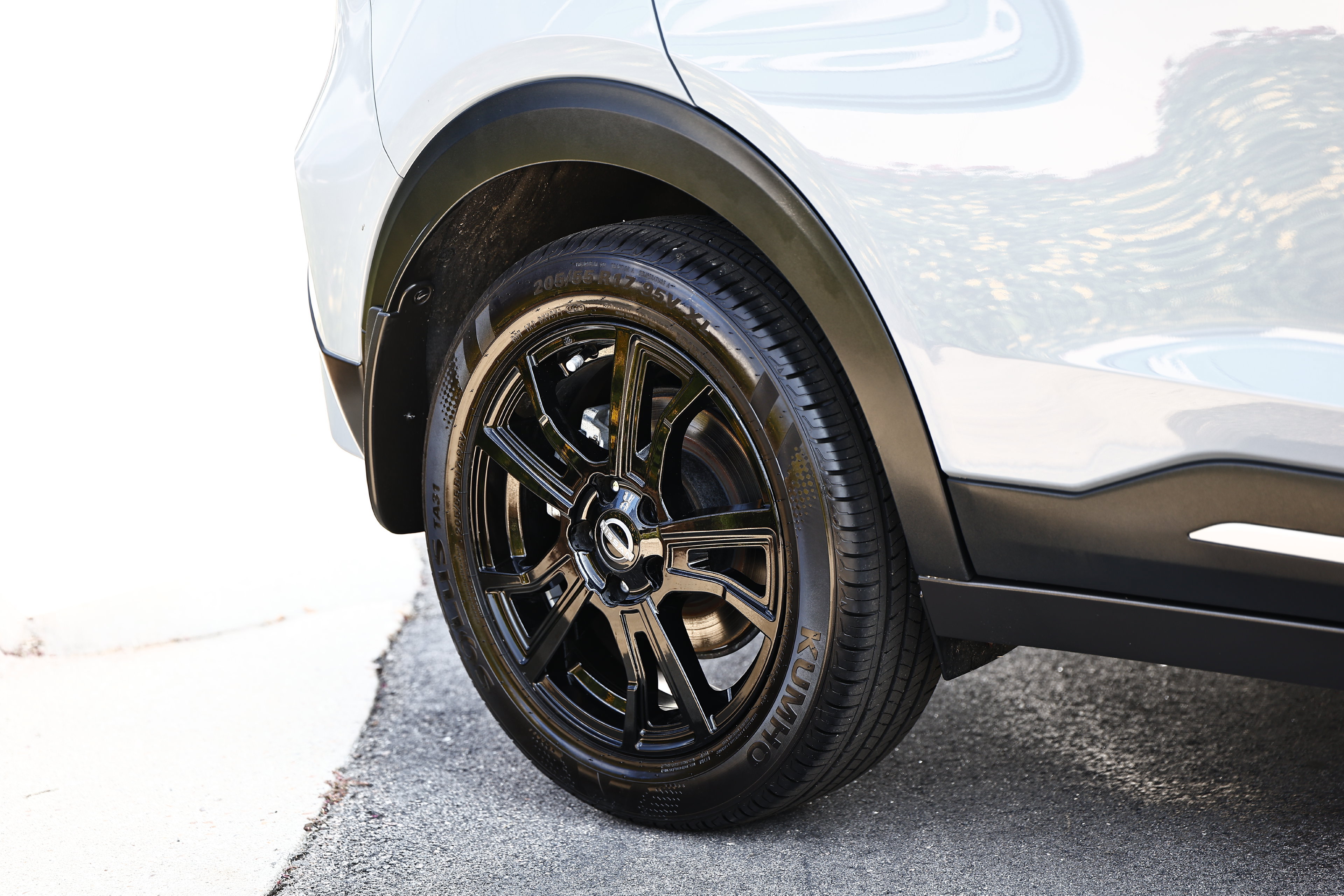 Used 2024 Nissan Kicks SR w/ SR Premium Package FWD image 12