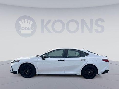 Used 2026 Toyota Camry Hybrid FWD image 2