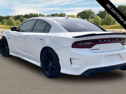 Used 2017 Dodge Charger R/T RWD image 10