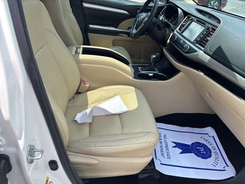 Used 2015 Toyota Highlander XLE FWD image 13