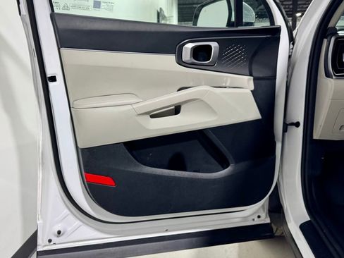 Used 2024 Kia Sorento EX w/ Panoramic Sunroof Package image 14