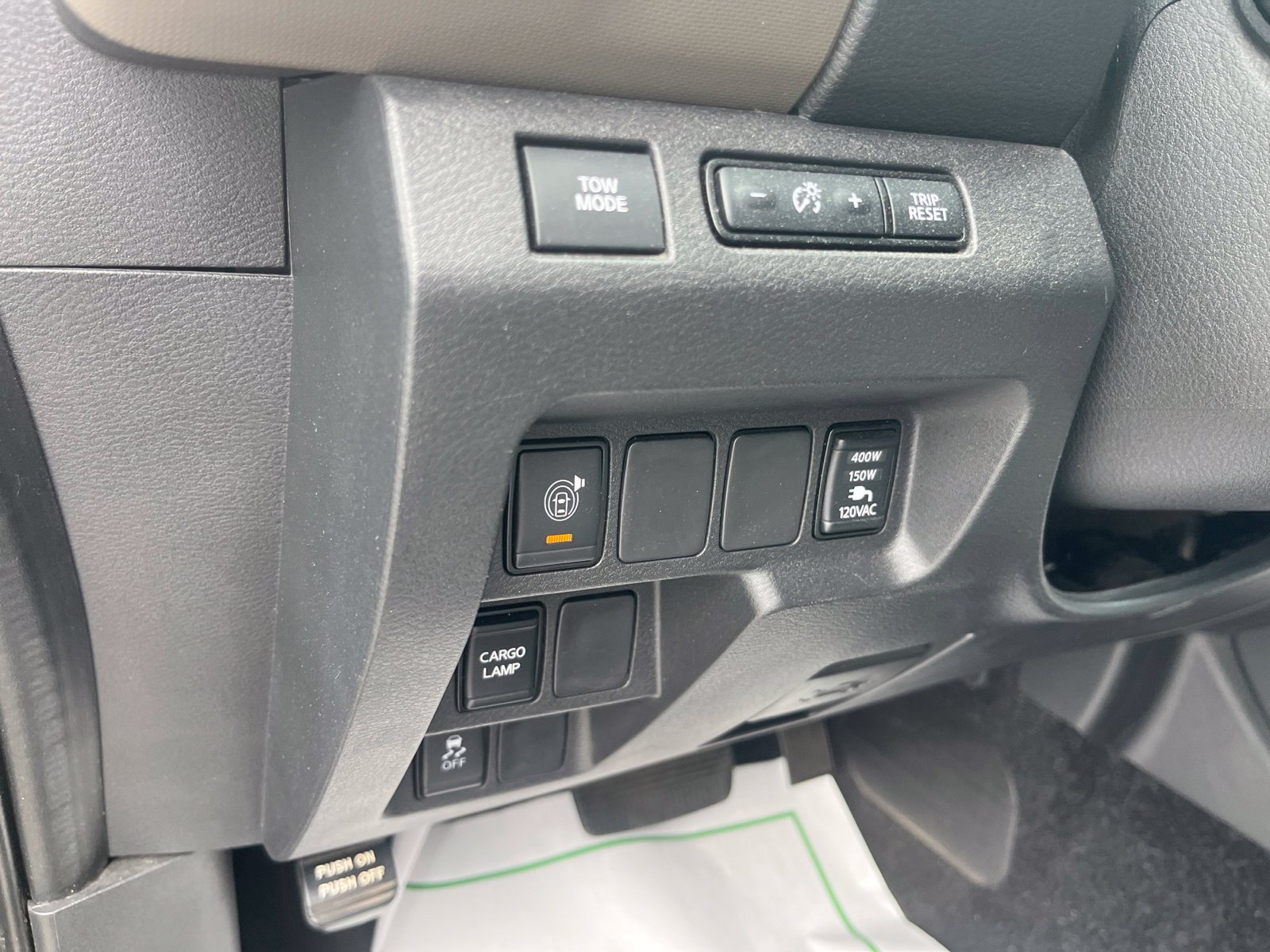Used 2023 Nissan Frontier SV w/ Technology Package RWD image 14