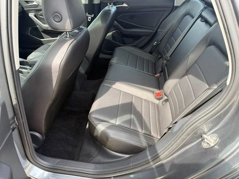 Used 2022 Volkswagen Jetta SE w/ Panoramic Sunroof Package FWD image 16