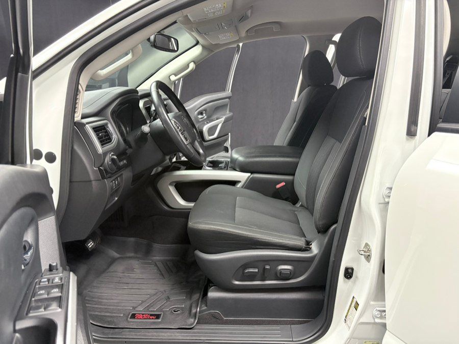 Used 2018 Nissan Titan XD 4x4 Crew Cab SV w/ SV Convenience Package image 26