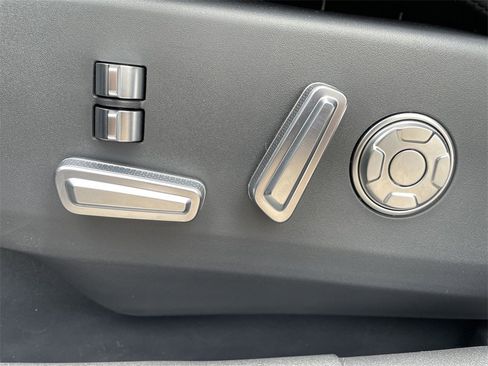 New 2025 Lincoln Nautilus Reserve image 13