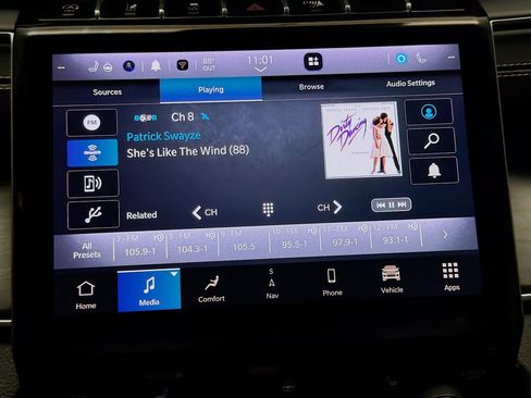 Used 2023 Jeep Grand Cherokee L Limited AWD/4WD image 9