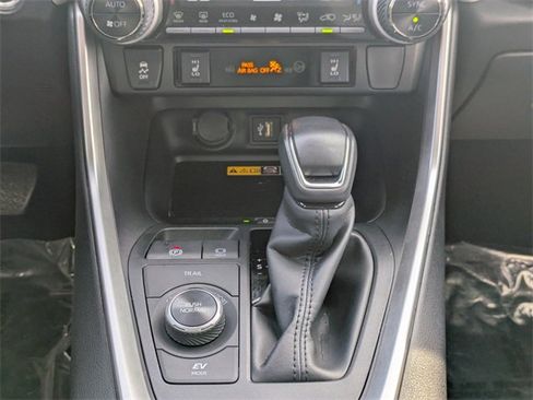 Used 2024 Toyota RAV4 XLE Premium image 23