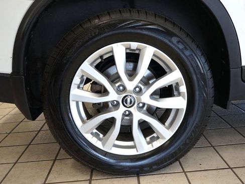 Used 2017 Nissan Rogue SV AWD/4WD image 53