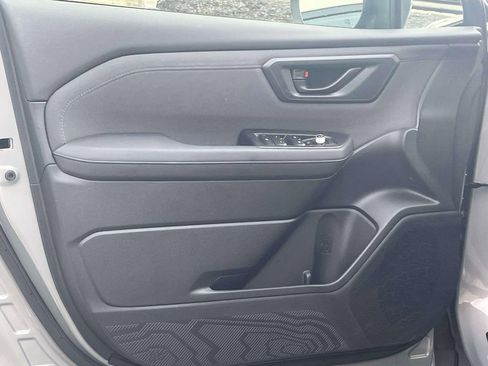 Used 2025 Subaru Forester Premium image 11