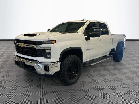 Used 2025 Chevrolet Silverado 2500 LT w/ Convenience Package AWD/4WD image 3