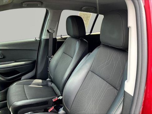 Used 2022 Chevrolet Trax LT w/ LT Convenience Package AWD/4WD image 21