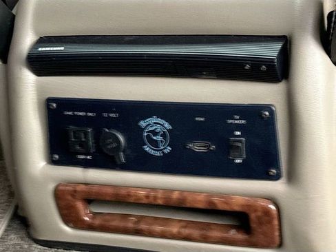 Used 2019 Chevrolet Express 2500 w/ Enhanced Convenience Package image 29