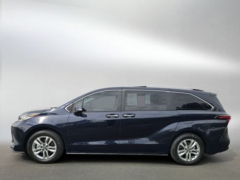 Used 2023 Toyota Sienna Limited AWD/4WD image 2