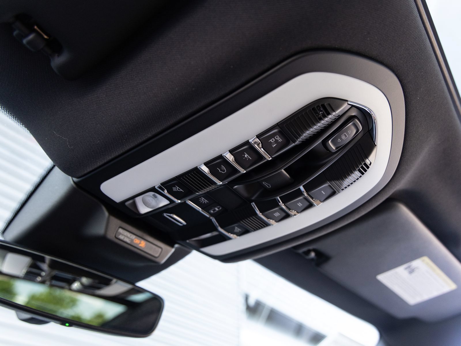Certified 2026 Porsche Macan AWD/4WD image 19