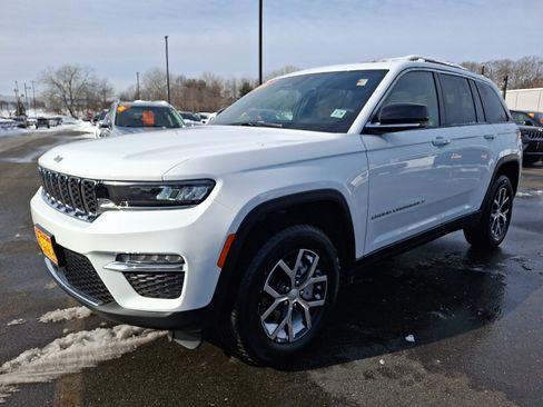 Certified 2025 Jeep Grand Cherokee Limited image 3