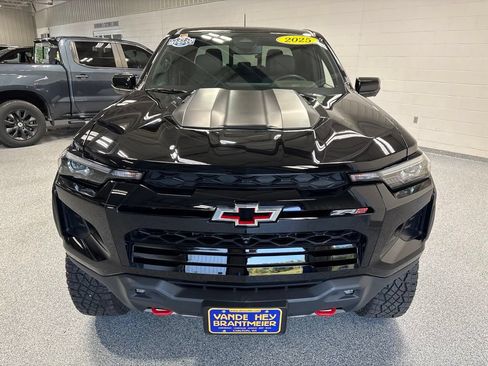 Used 2025 Chevrolet Colorado ZR2 w/ Technology Package AWD/4WD image 2