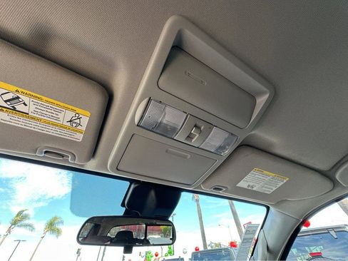 Used 2024 Nissan Frontier SV w/ SV Convenience Package image 23