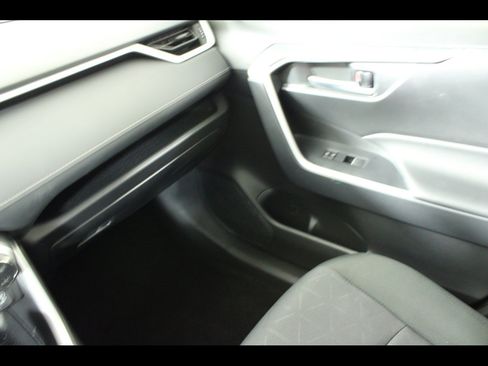 Used 2024 Toyota RAV4 XLE w/ Convenience Package FWD image 15