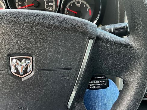 Used 2010 Dodge Caliber Mainstreet FWD image 12