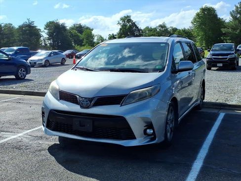 Used 2019 Toyota Sienna SE FWD image 3