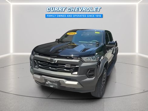 Used 2024 Chevrolet Colorado Trail Boss w/ Advanced Trailering Package AWD/4WD image 3