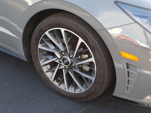 Used 2020 Hyundai Sonata Limited w/ Preferred Accessory Package FWD image 6