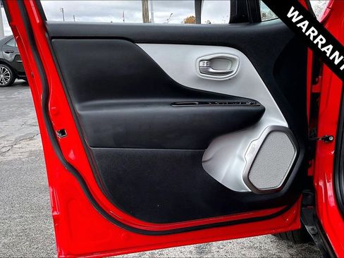 Used 2022 Jeep Renegade Latitude w/ Convenience Group image 19